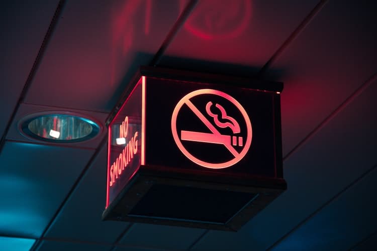 Imagen de una señal de prohibido fumar
